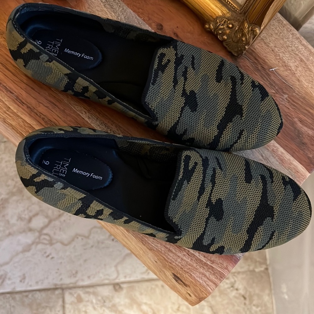 Camouflage flats